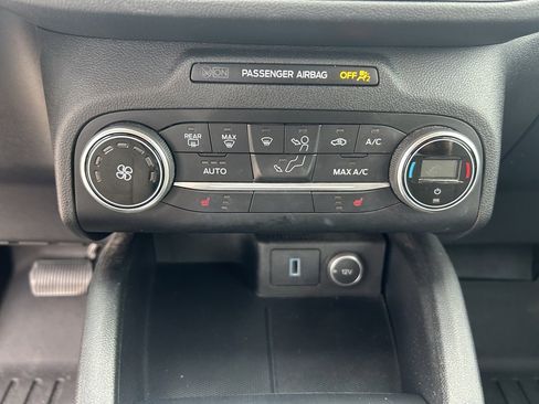 Used 2020 Ford Escape SE image 15