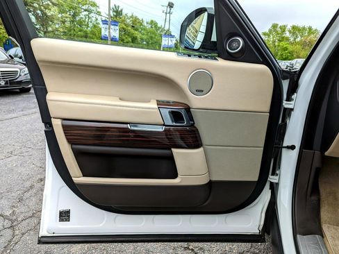 Used 2016 Land Rover Range Rover HSE image 12