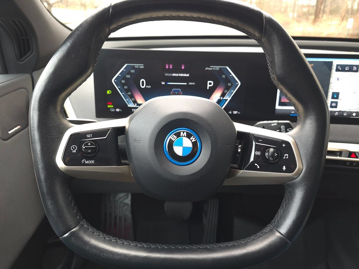 Used 2024 BMW iX xDrive50 w/ Premium Package AWD/4WD image 30