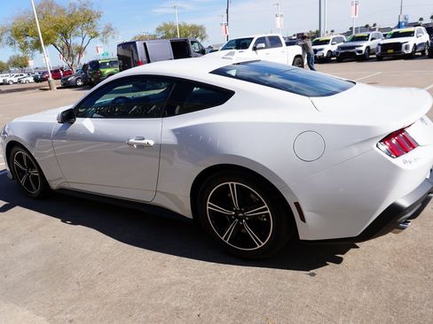 Certified 2025 Ford Mustang Coupe image 4