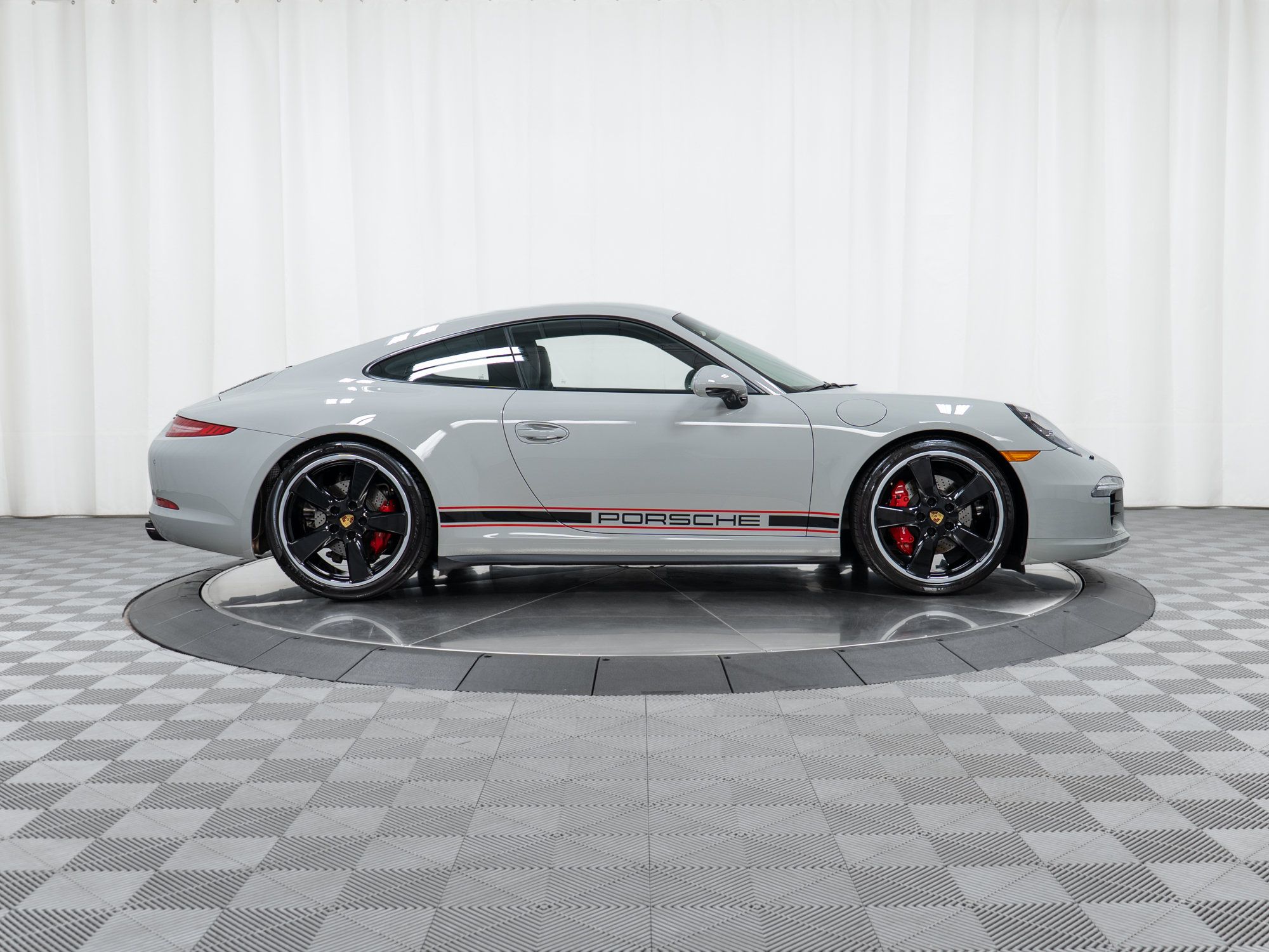 Certified 2016 Porsche 911 Carrera GTS RWD image 8