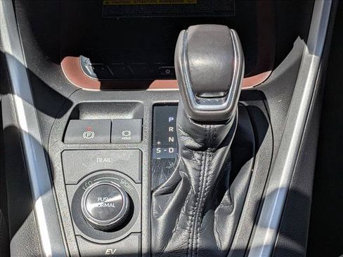 Used 2020 Toyota RAV4 Limited AWD/4WD image 12