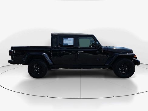 Used 2022 Jeep Gladiator Sport AWD/4WD image 4
