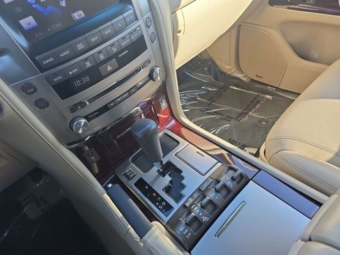 Used 2015 Lexus LX 570 4WD w/ Luxury Package image 25