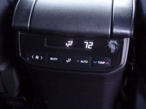 Used 2023 Toyota Highlander LE image 13