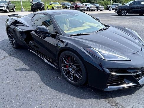 Used 2024 Chevrolet Corvette Z06 RWD image 3
