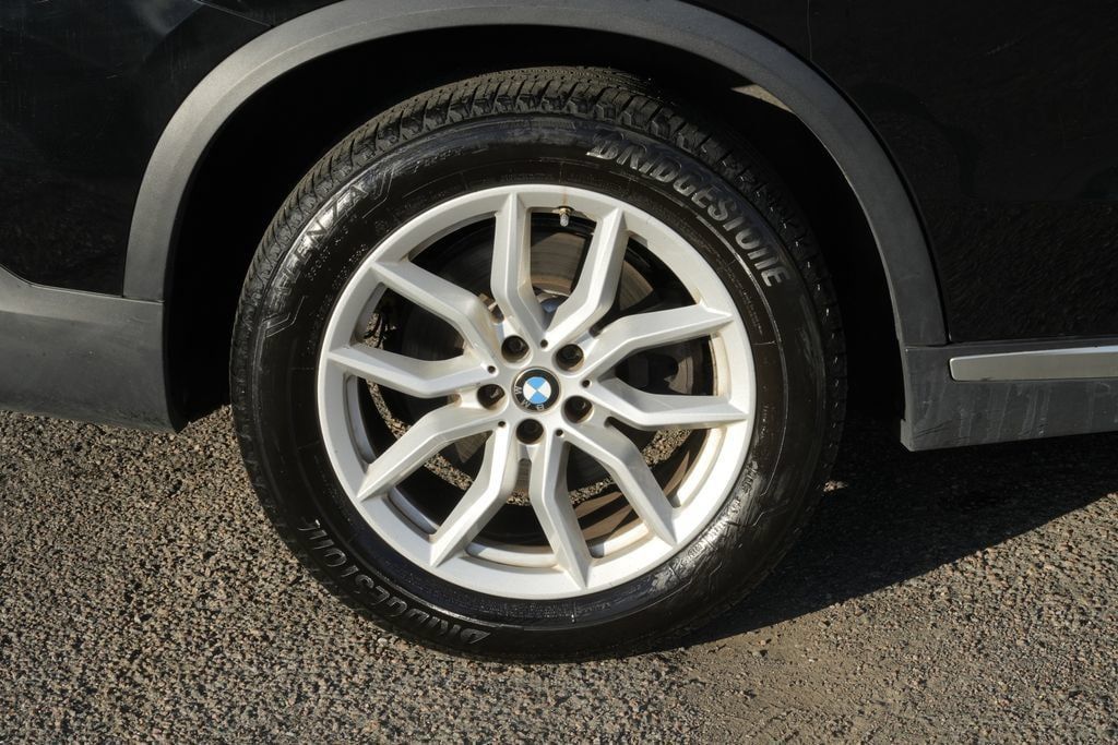 Used 2023 BMW X5 xDrive40i w/ Premium Package AWD/4WD image 9