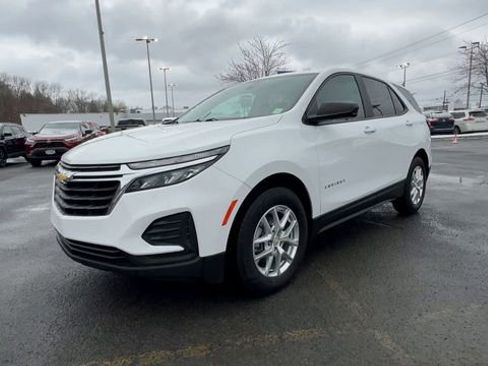 Used 2022 Chevrolet Equinox LS w/ LS Convenience Package image 4