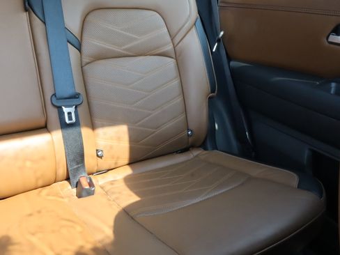 Used 2023 Nissan Pathfinder Platinum w/ Cargo Package AWD/4WD image 9
