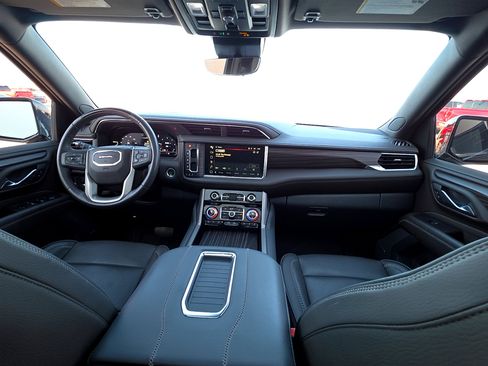 Used 2023 GMC Yukon Denali w/ Denali Reserve Package image 13