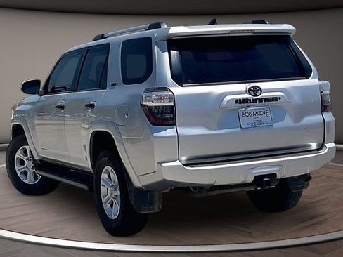 Used 2020 Toyota 4Runner SR5 AWD/4WD image 10