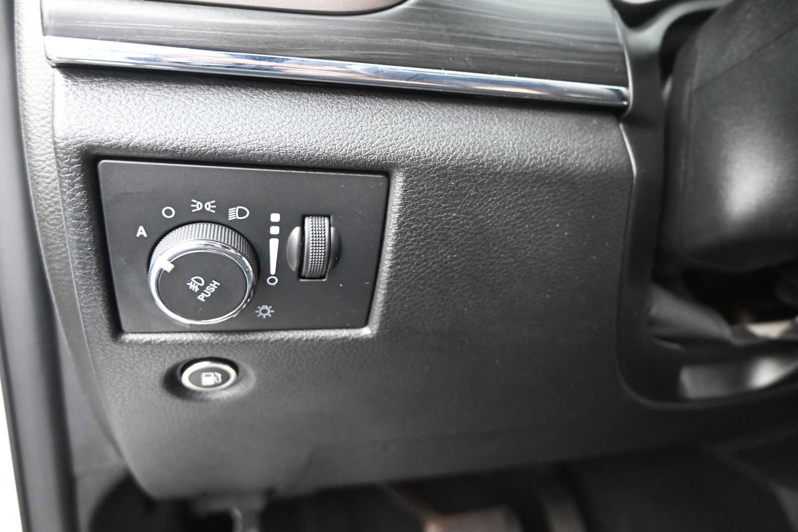 Used 2019 Jeep Grand Cherokee Limited w/ Trailer Tow Group IV AWD/4WD image 23