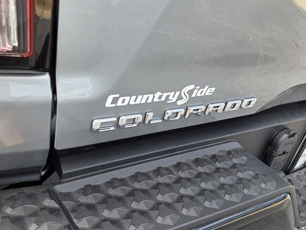 Used 2026 Chevrolet Colorado Trail Boss AWD/4WD image 14