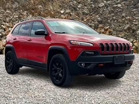 Used 2017 Jeep Cherokee Trailhawk w/ Comfort/Convenience Group image 11