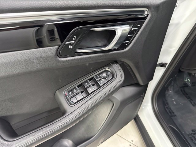 Used 2024 Porsche Macan w/ Premium Plus Package AWD/4WD image 13