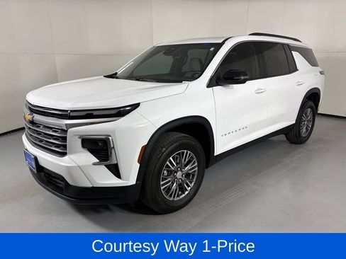 Used 2025 Chevrolet Traverse LT AWD/4WD image 5