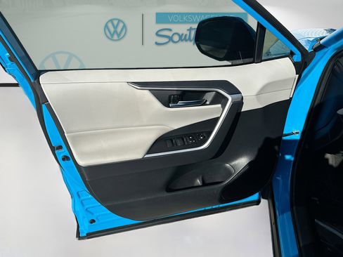 Used 2020 Toyota RAV4 XLE image 19