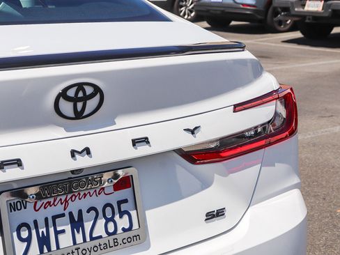 Used 2026 Toyota Camry Hybrid w/ Multimedia Upgrade Package image 12