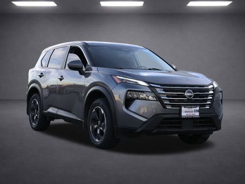 Used 2024 Nissan Rogue SV FWD image 2