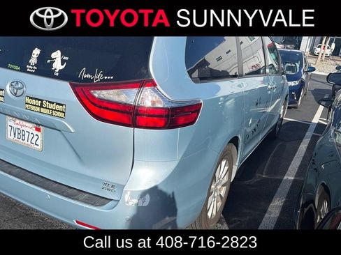 Used 2017 Toyota Sienna XLE Premium AWD/4WD image 2