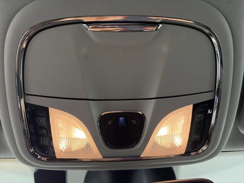 Used 2022 Jeep Cherokee Limited image 32