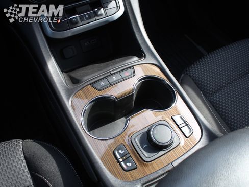 Certified 2023 GMC Acadia SLE w/ Driver Convenience Package image 17