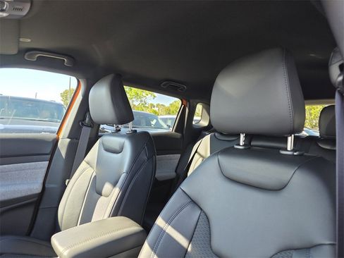 New 2026 Jeep Compass Latitude image 11