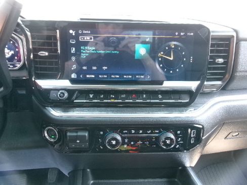 Used 2025 Chevrolet Silverado 2500 LTZ w/ LTZ Convenience Package AWD/4WD image 24