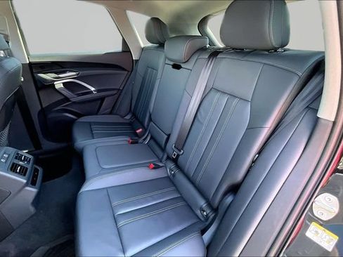Used 2025 Audi Q5 Premium w/ Convenience Package AWD/4WD image 28