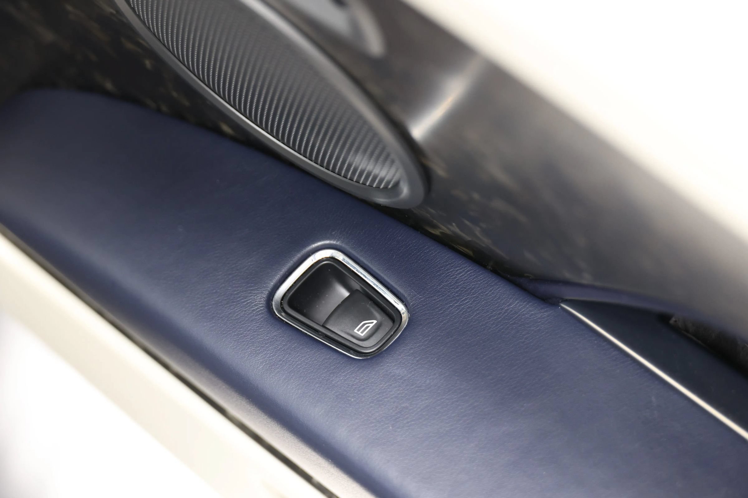 Used 2019 Aston Martin DB11 Coupe RWD image 70