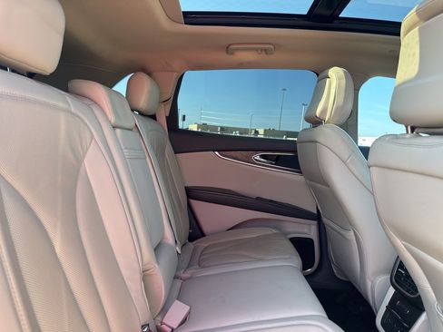 Used 2020 Lincoln Nautilus Reserve image 16