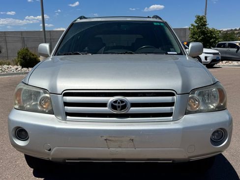 Used 2007 Toyota Highlander 4WD V6 w/ 3rd Row image 2