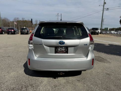 Used 2016 Toyota Prius V Two image 8