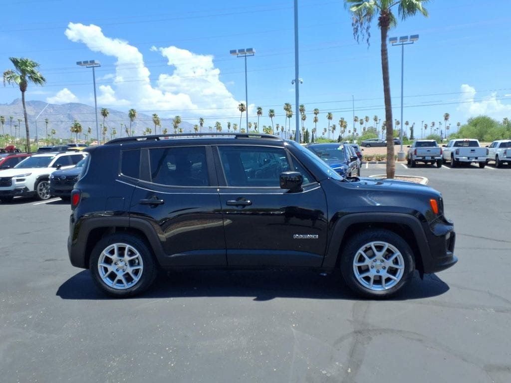 Used 2019 Jeep Renegade Latitude FWD image 9