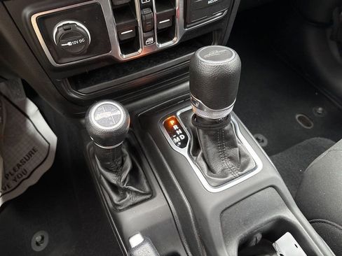 Used 2022 Jeep Gladiator Willys image 20