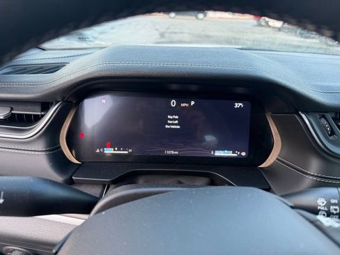 Certified 2025 Jeep Grand Cherokee Limited w/ Luxury Tech Group II image 16