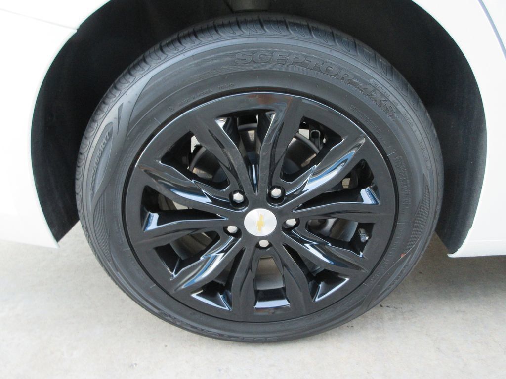 Used 2025 Chevrolet Malibu LT FWD image 9