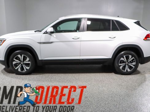 Used 2024 Volkswagen Atlas Cross Sport SE FWD image 10