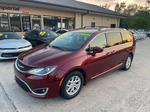 Used 2020 Chrysler Pacifica Touring-L image 1