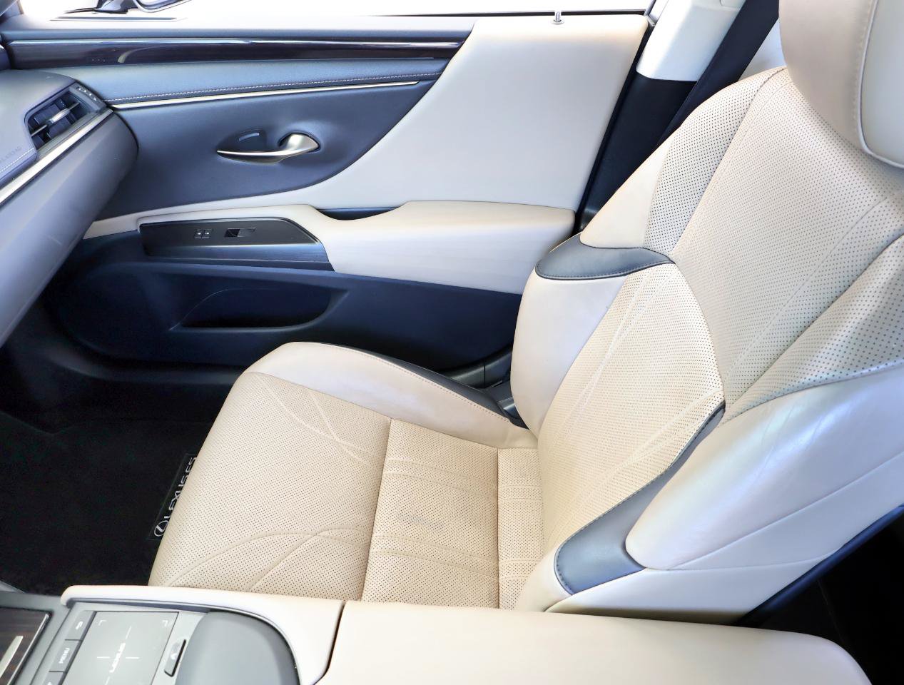 Used 2019 Lexus ES 350 w/ Accessory Package 2 FWD image 19