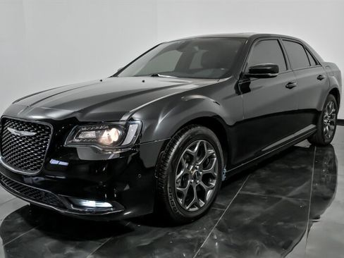 Used 2018 Chrysler 300 S w/ 300S Premium Group AWD/4WD image 5