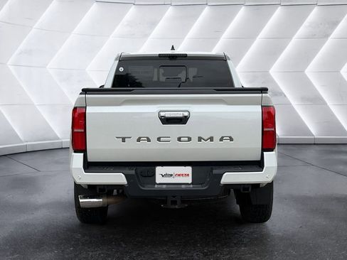 Used 2024 Toyota Tacoma Limited w/ Limited Package (LT) AWD/4WD image 5