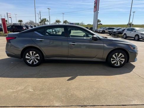 Used 2025 Nissan Altima 2.5 S image 6