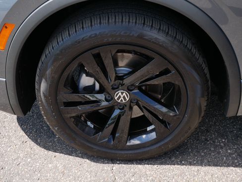 Certified 2023 Volkswagen Tiguan SE R-Line AWD/4WD image 15