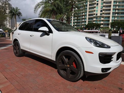Used 2018 Porsche Cayenne Platinum Edition image 13