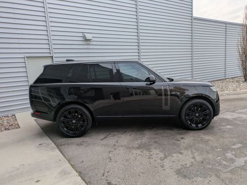 Used 2023 Land Rover Range Rover SE image 9