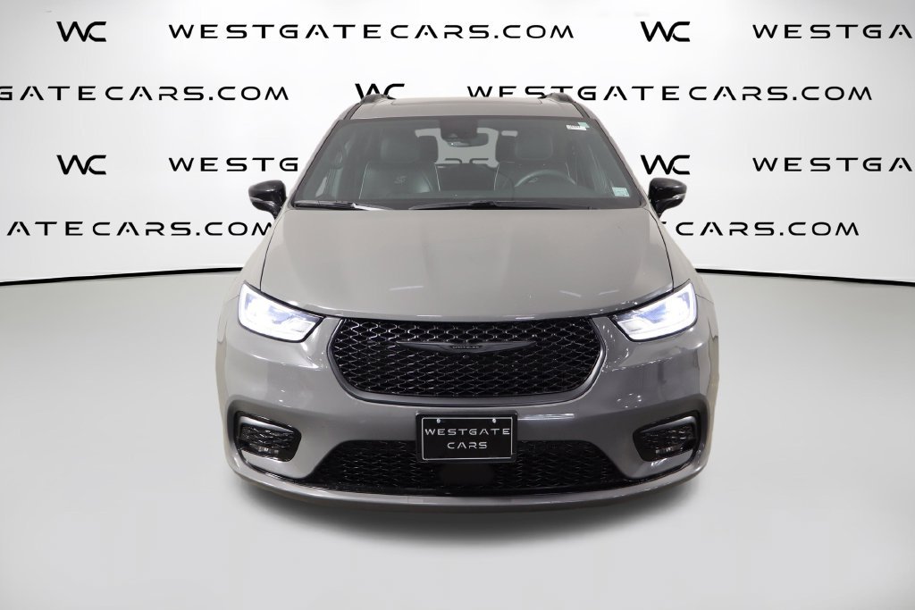 Used 2025 Chrysler Pacifica Limited FWD image 2