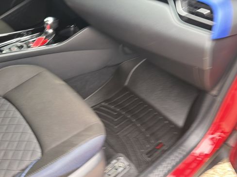 Used 2020 Toyota C-HR XLE FWD image 14