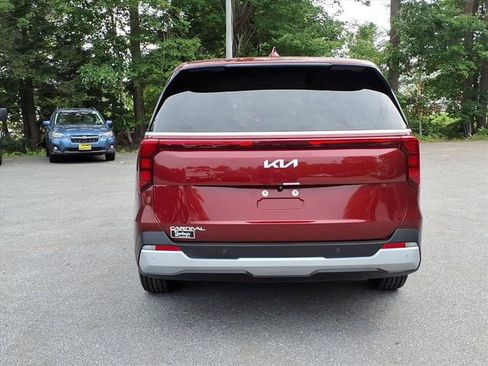 Used 2025 Kia Carnival FWD image 6