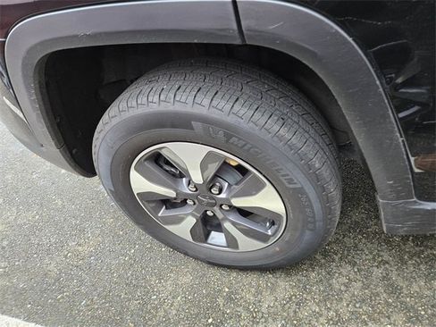 Used 2022 Jeep Grand Cherokee Limited 4xe image 3